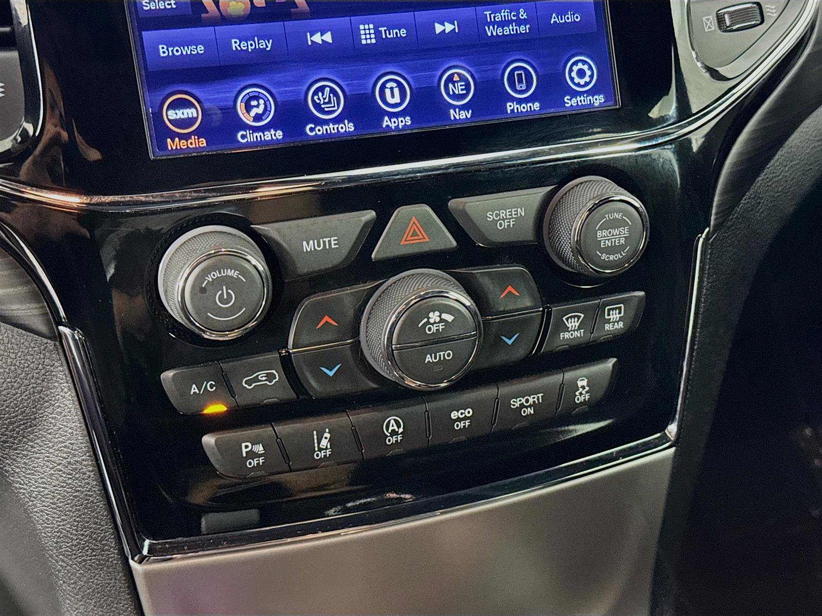 2020 Jeep Grand Cherokee Altitude photo 18