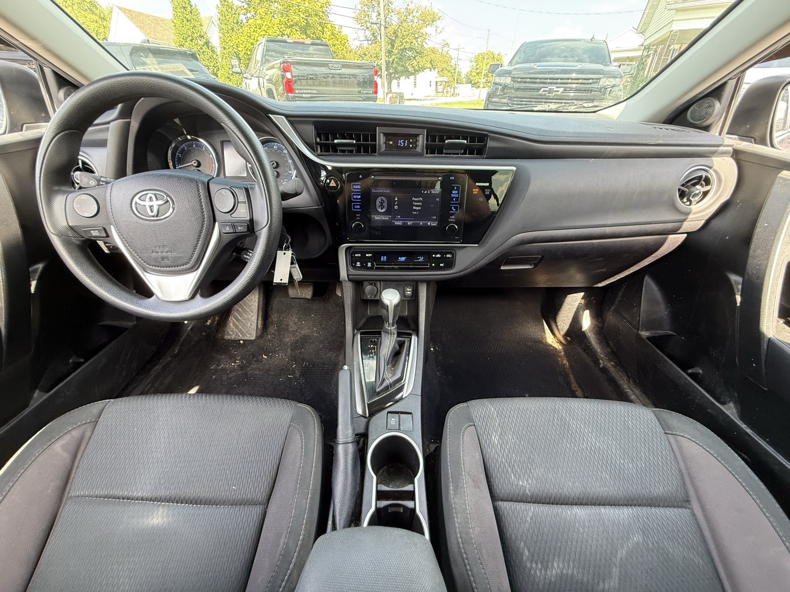 2017 Toyota Corolla LE photo 12