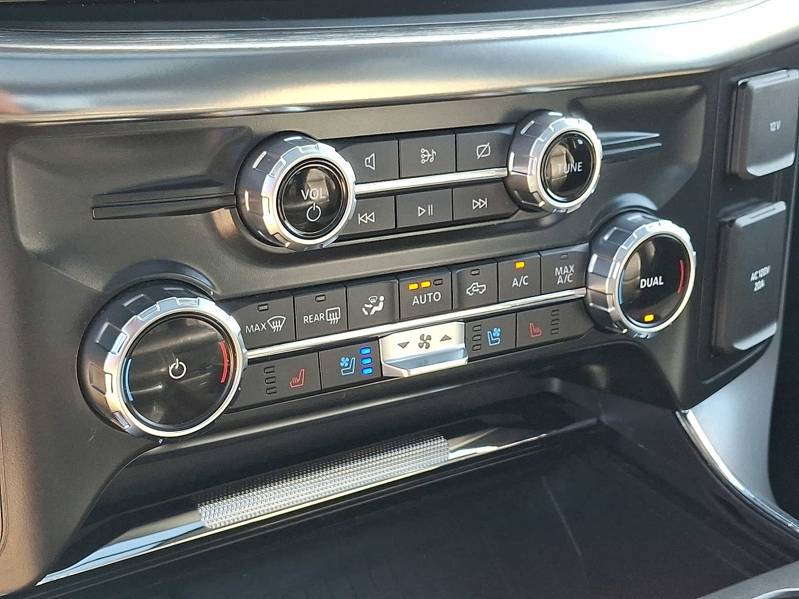 2022 Ford F-150 Lariat photo 17