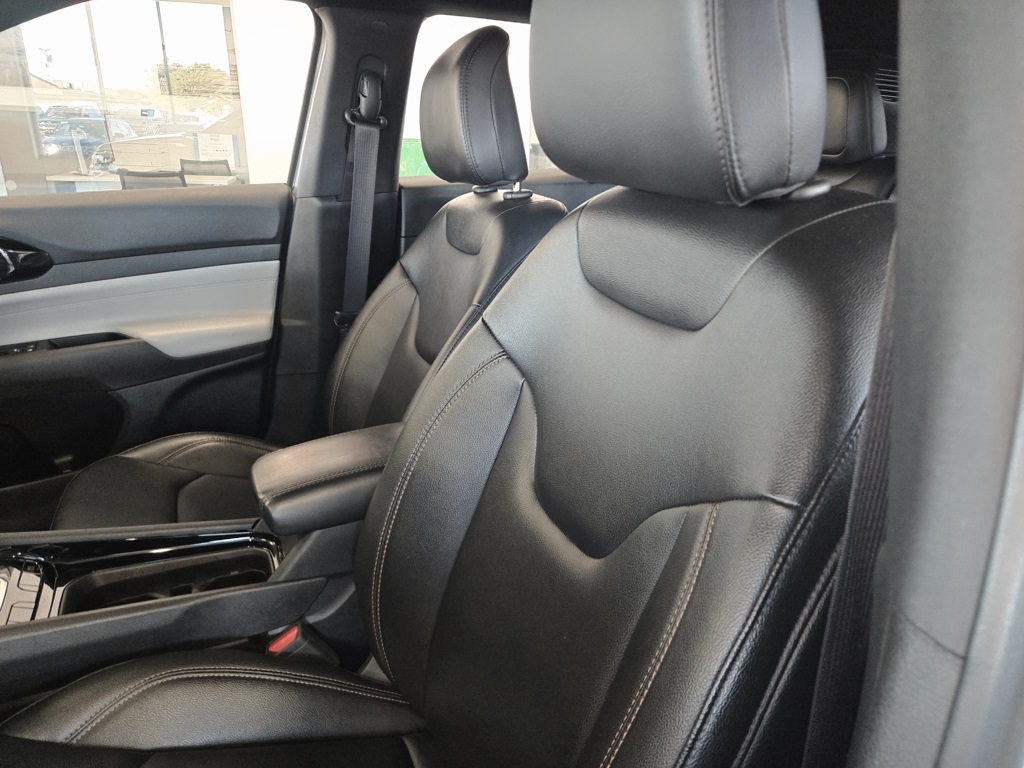2024 Jeep Compass Limited photo 17