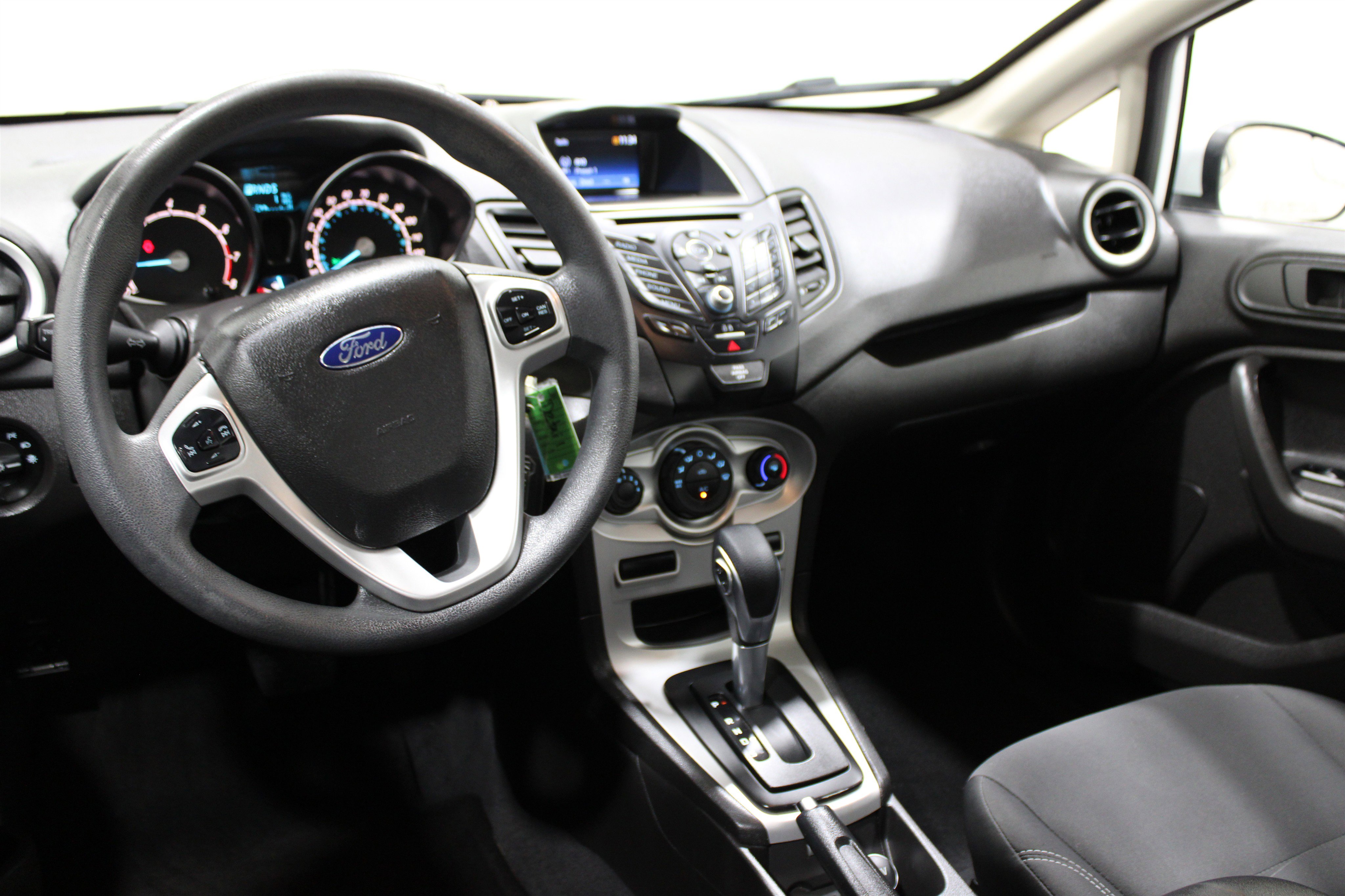 2019 Ford Fiesta SE photo 2