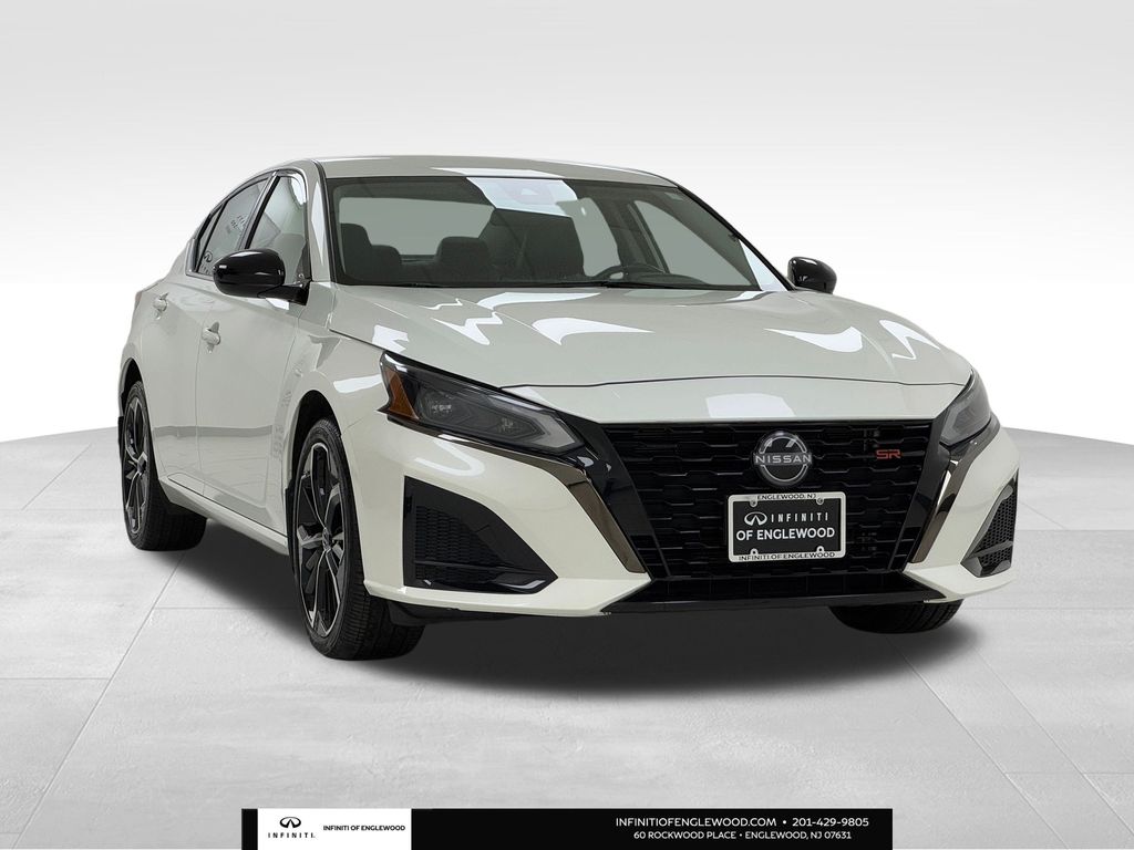 2023 Nissan Altima 2.5 SR photo 2