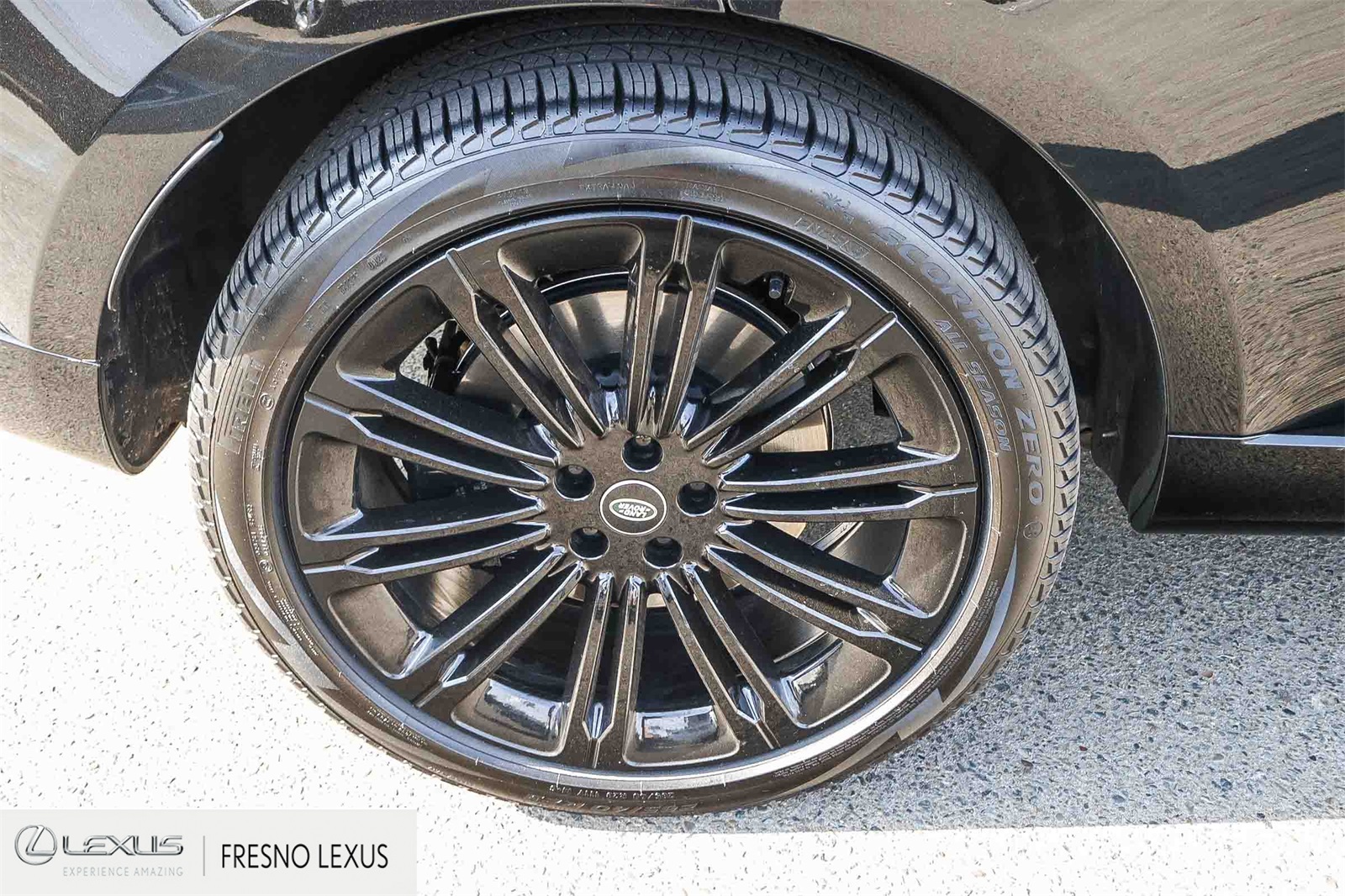 2024 Land Rover Range Rover SE photo 8