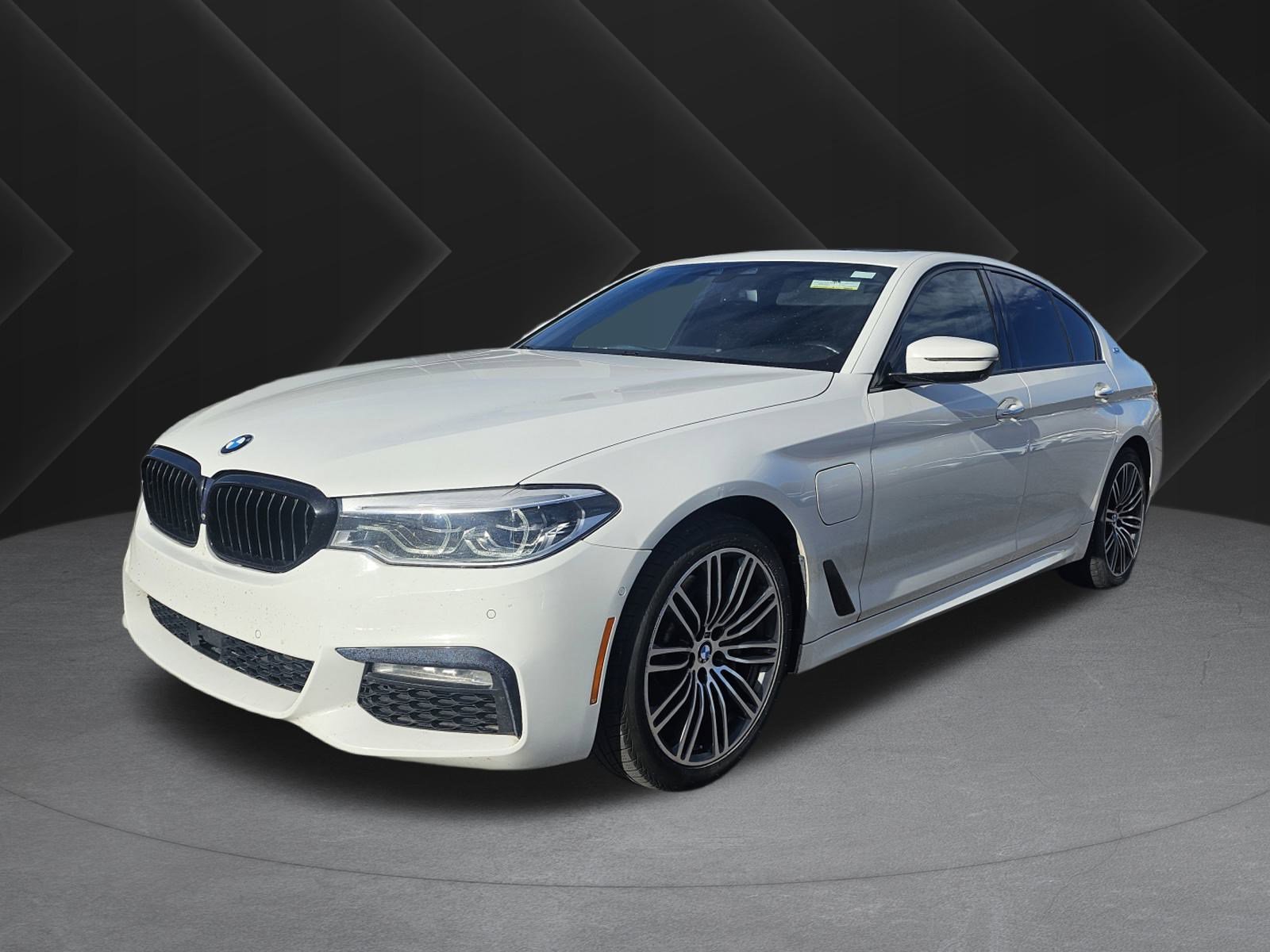 2018 BMW 5 Series 530e's photo