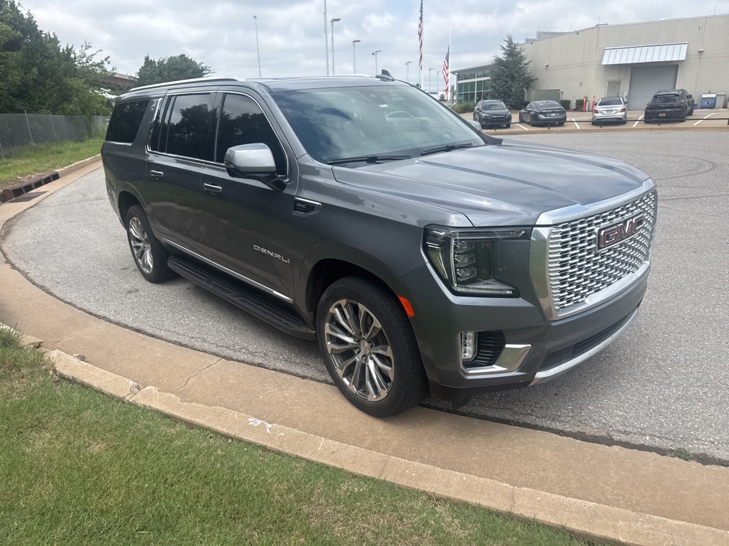 2022 Gmc Yukon XL Denali photo 2