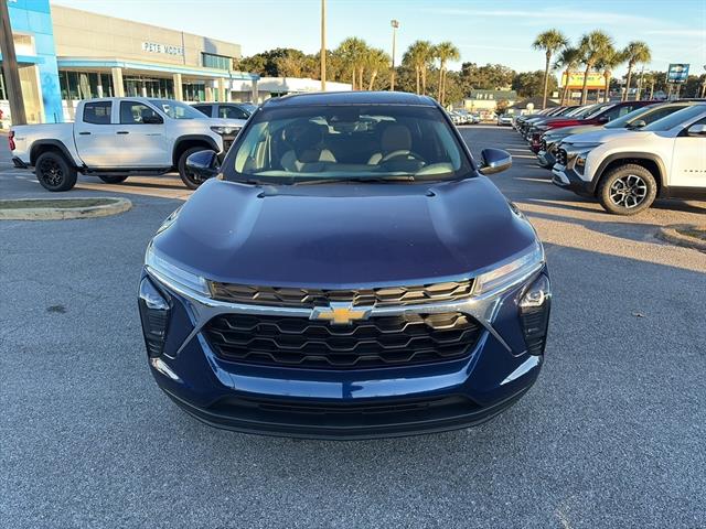 2024 Chevrolet Trax LS photo 2