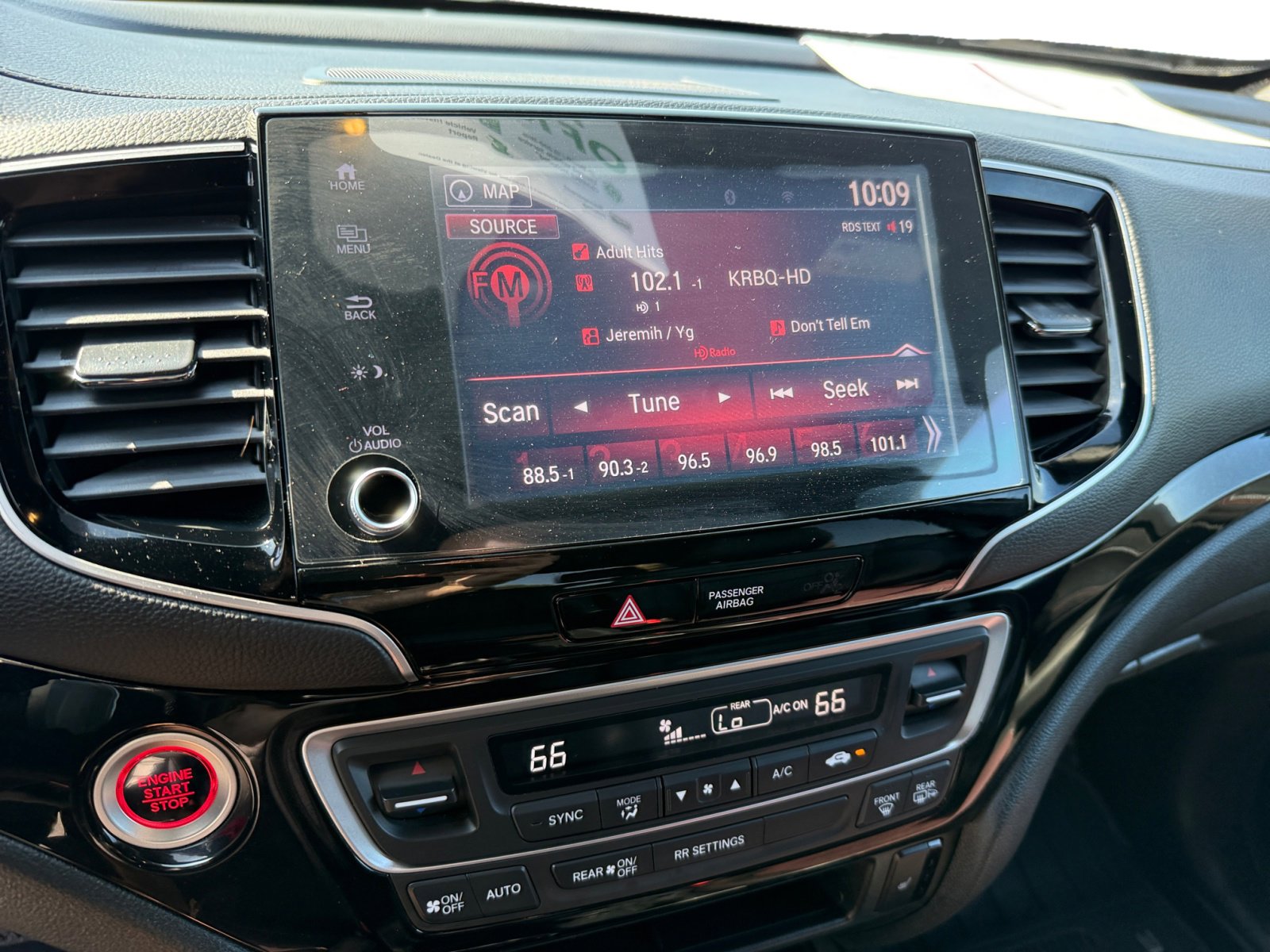 2023 Honda Ridgeline Black Edition photo 12