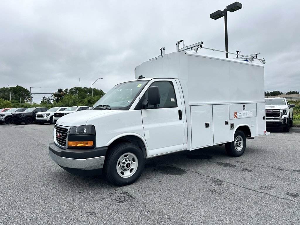 2025 Gmc Savana Cutaway 3500 photo 2
