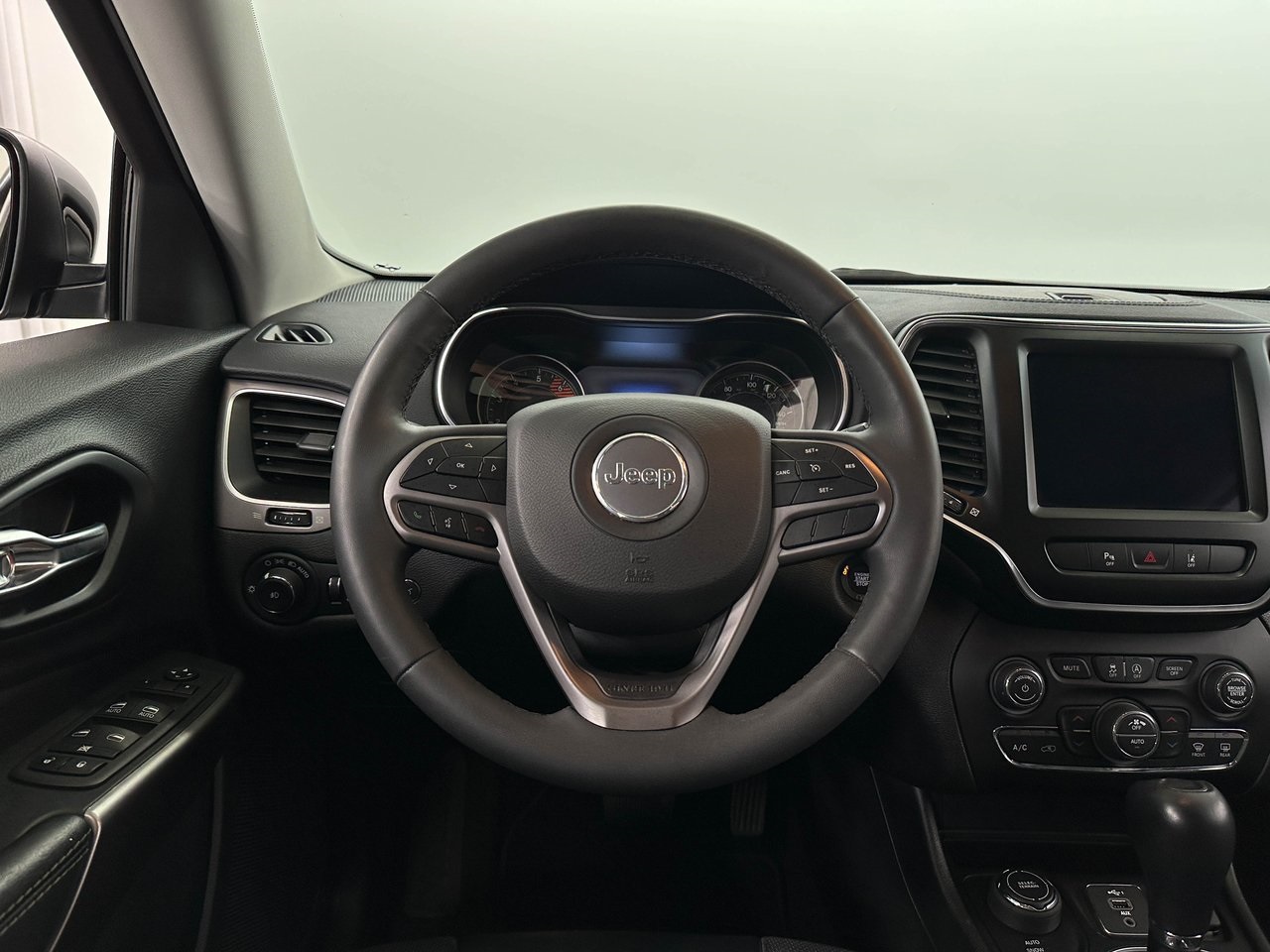 2022 Jeep Cherokee Latitude Lux photo 8
