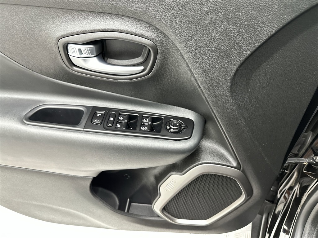 2022 Jeep Renegade Limited photo 13