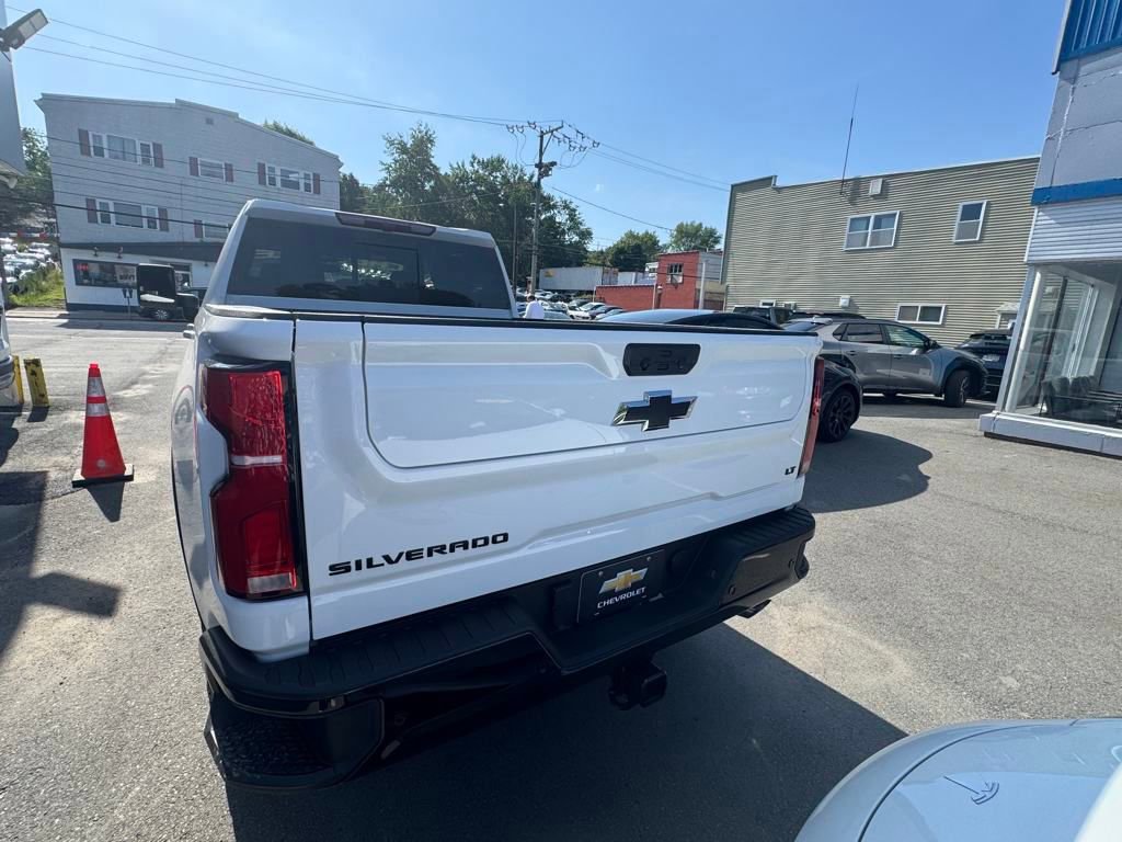 2025 Chevrolet Silverado 2500HD LT photo 4