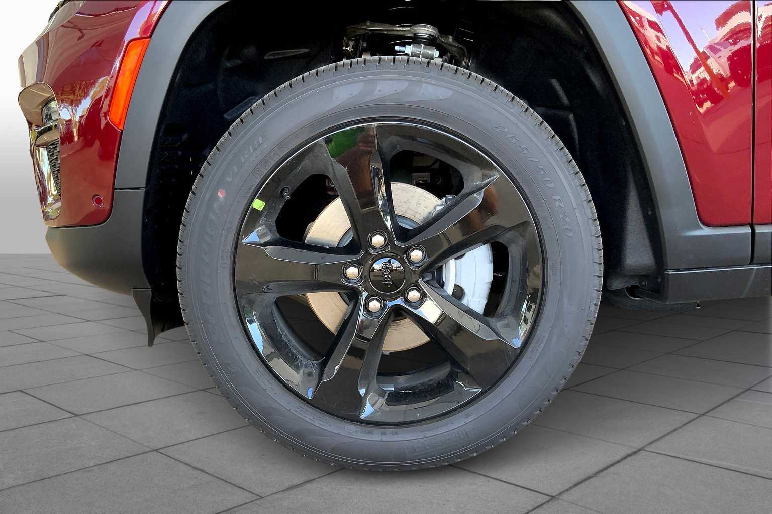 2025 Jeep Grand Cherokee Limited photo 9
