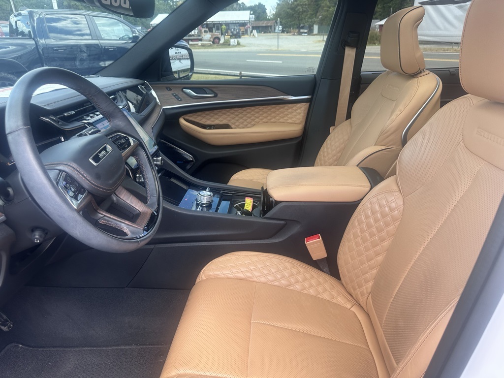 2024 Jeep Grand Cherokee L Summit photo 3