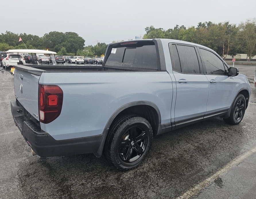 2022 Honda Ridgeline Black Edition photo 3