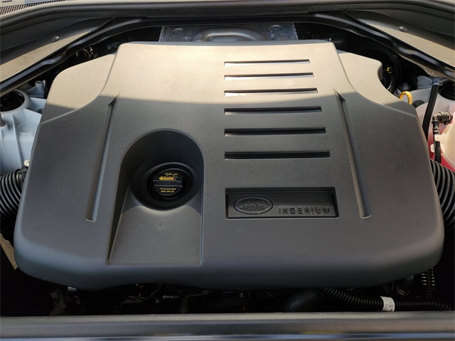 2025 Land Rover Range Rover SE photo 18