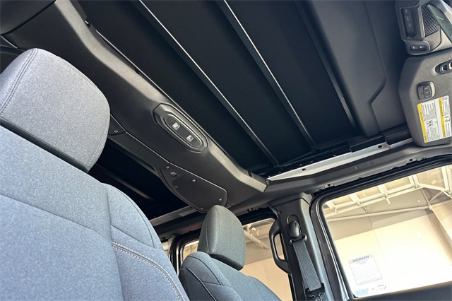 2025 Jeep Wrangler Willys photo 4