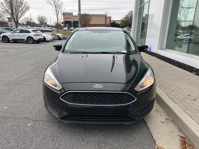 2017 Ford Focus SE photo 2