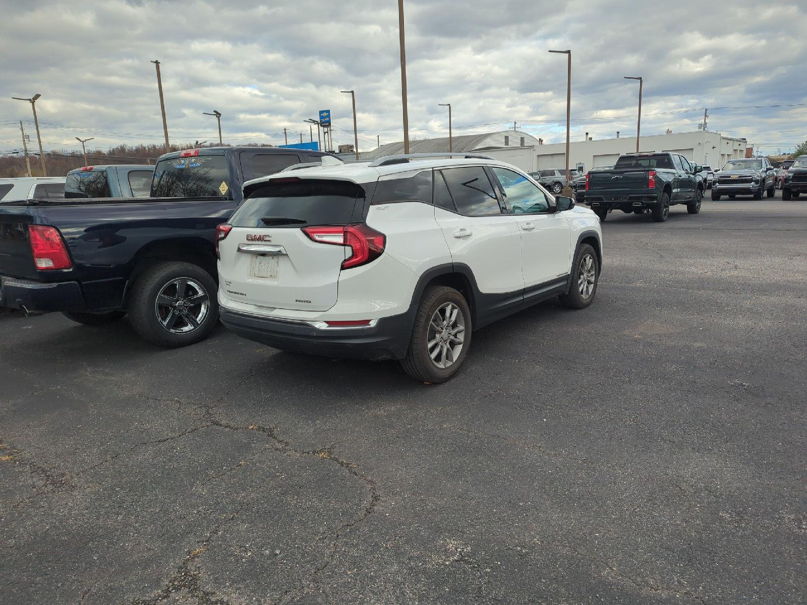 2022 Gmc Terrain SLT photo 2
