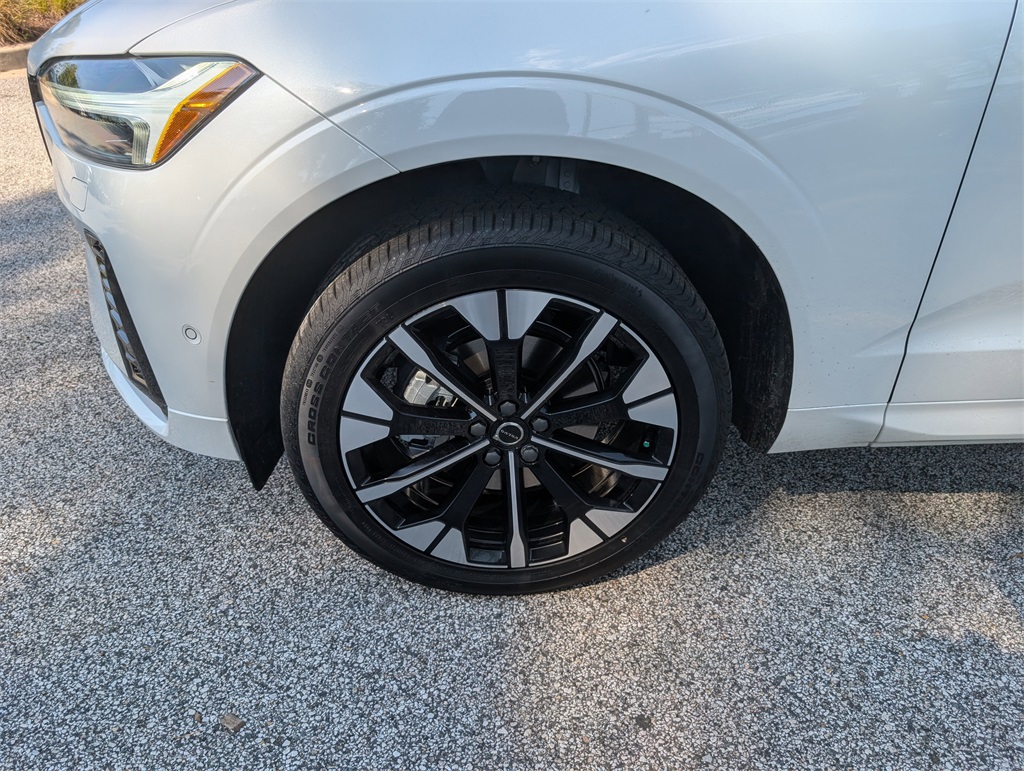 2026 Volvo XC60 B5 Plus photo 28