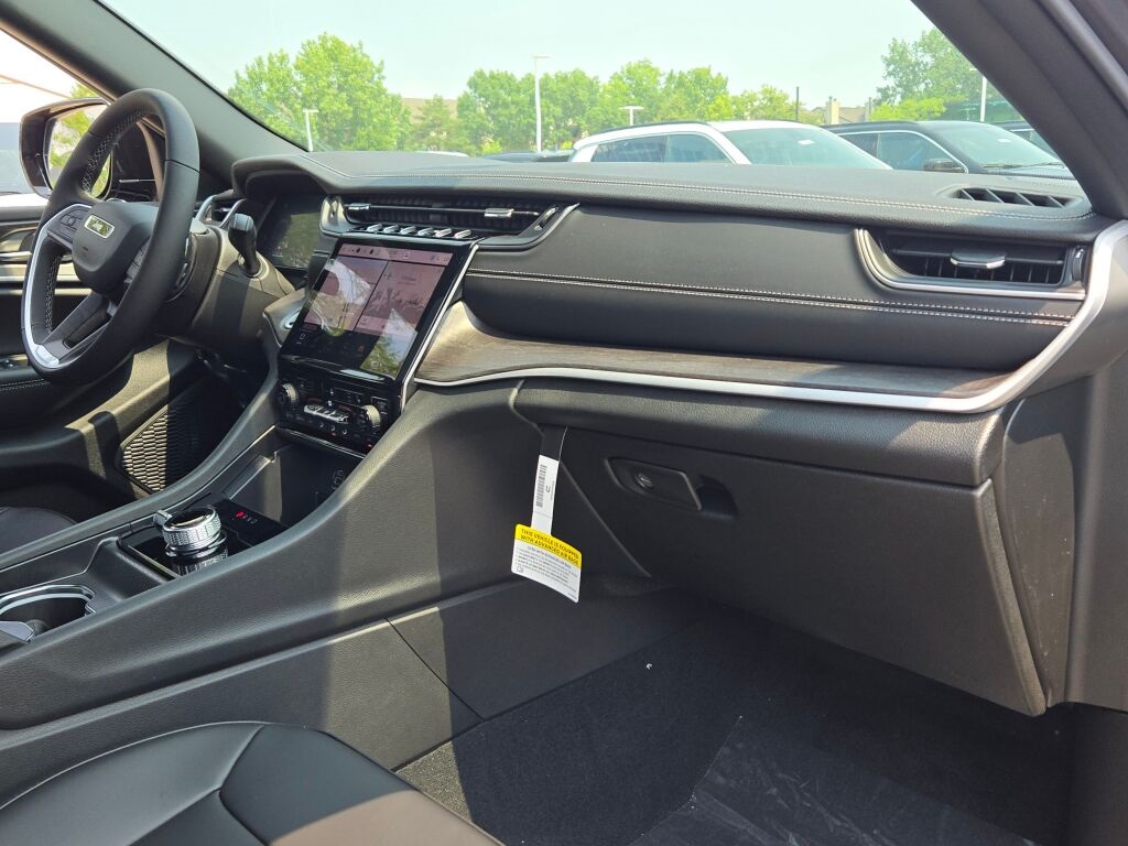 2025 Jeep Grand Cherokee Limited photo 5