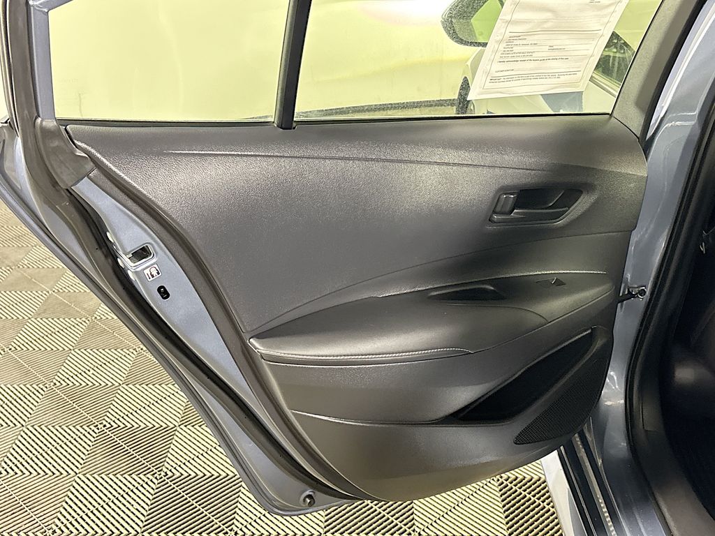 2022 Toyota Corolla Hybrid LE photo 17