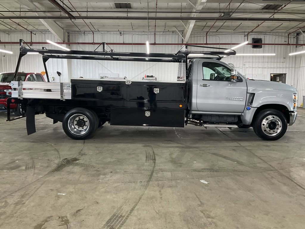 2024 Chevrolet Silverado 4500HD LT photo 2