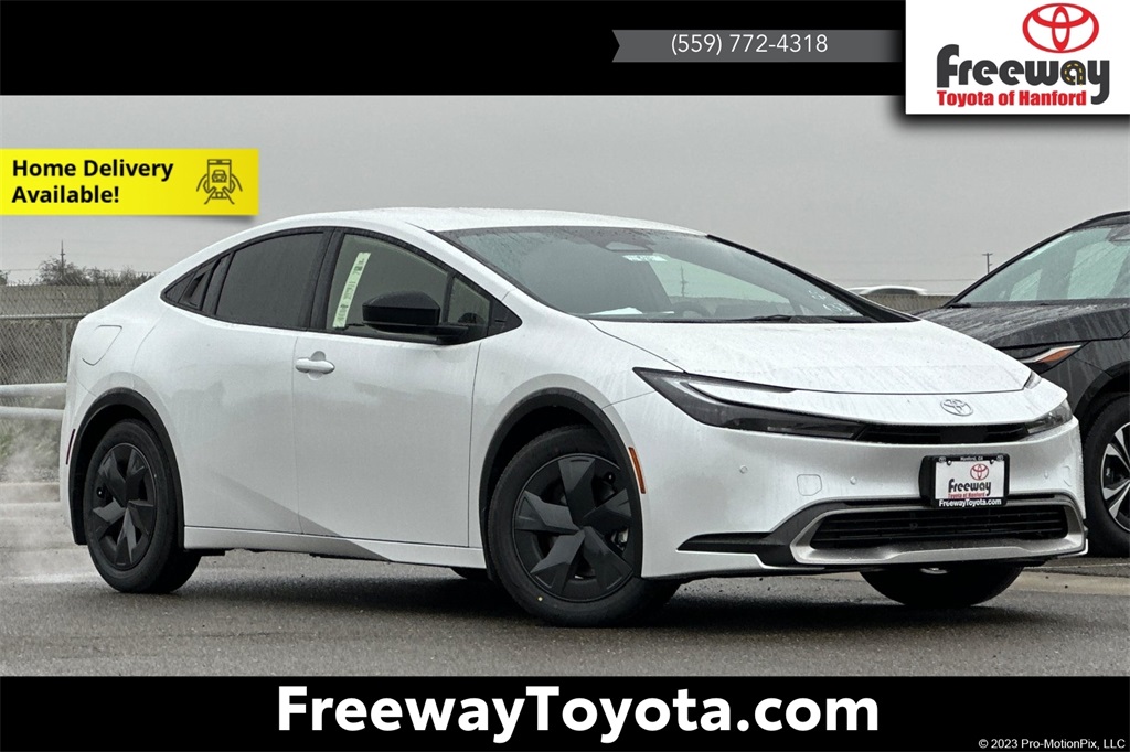 2026 Toyota Prius SE's photo