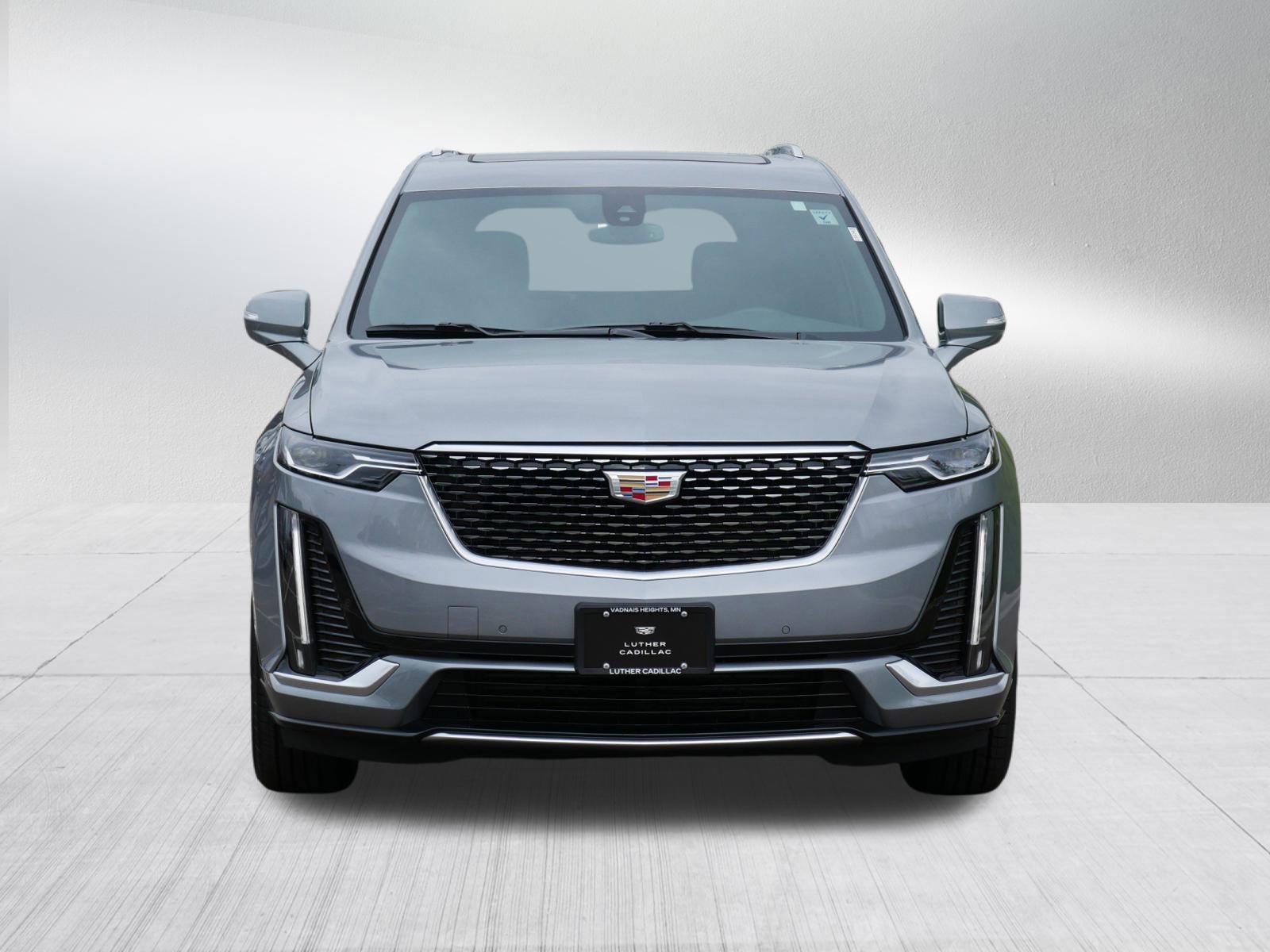 2025 Cadillac XT6 Luxury photo 2
