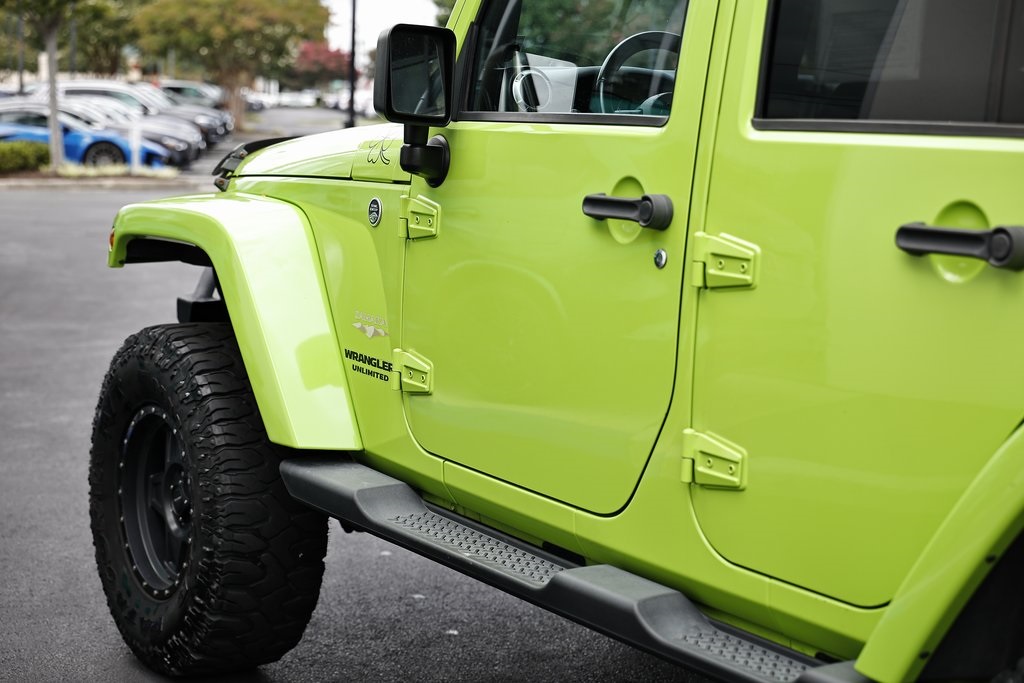 2013 Jeep Wrangler Unlimited Sahara photo 13