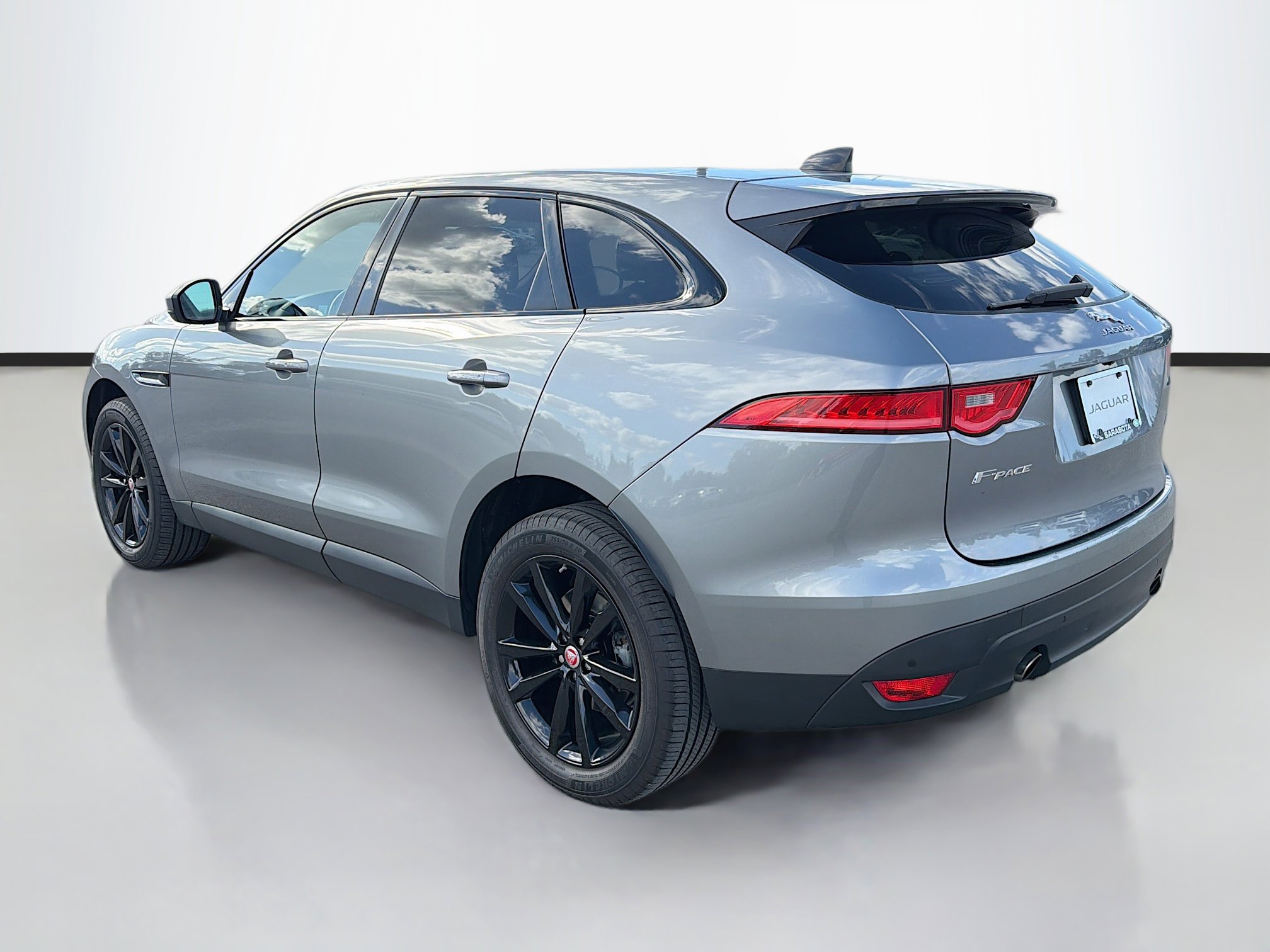 2020 Jaguar F-PACE Prestige photo 3