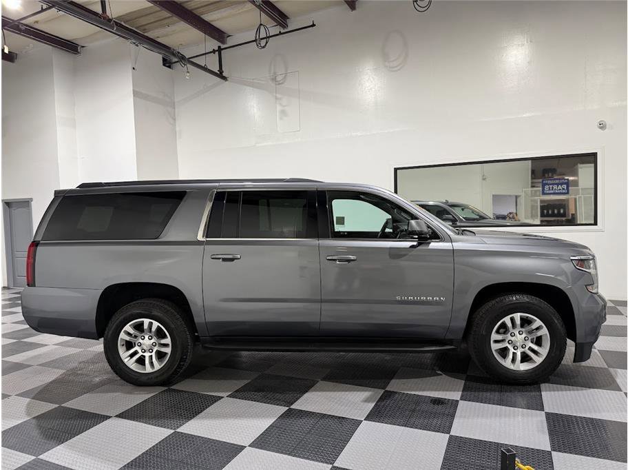 2020 Chevrolet Suburban LS photo 4