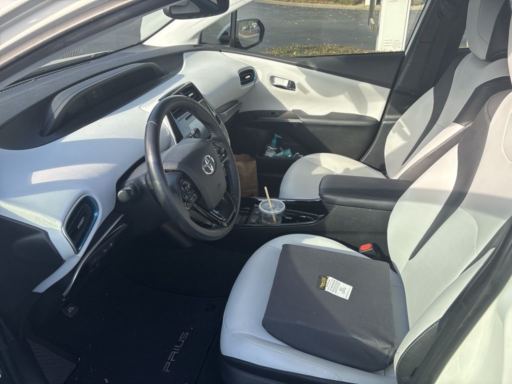 2019 Toyota Prius XLE photo 3