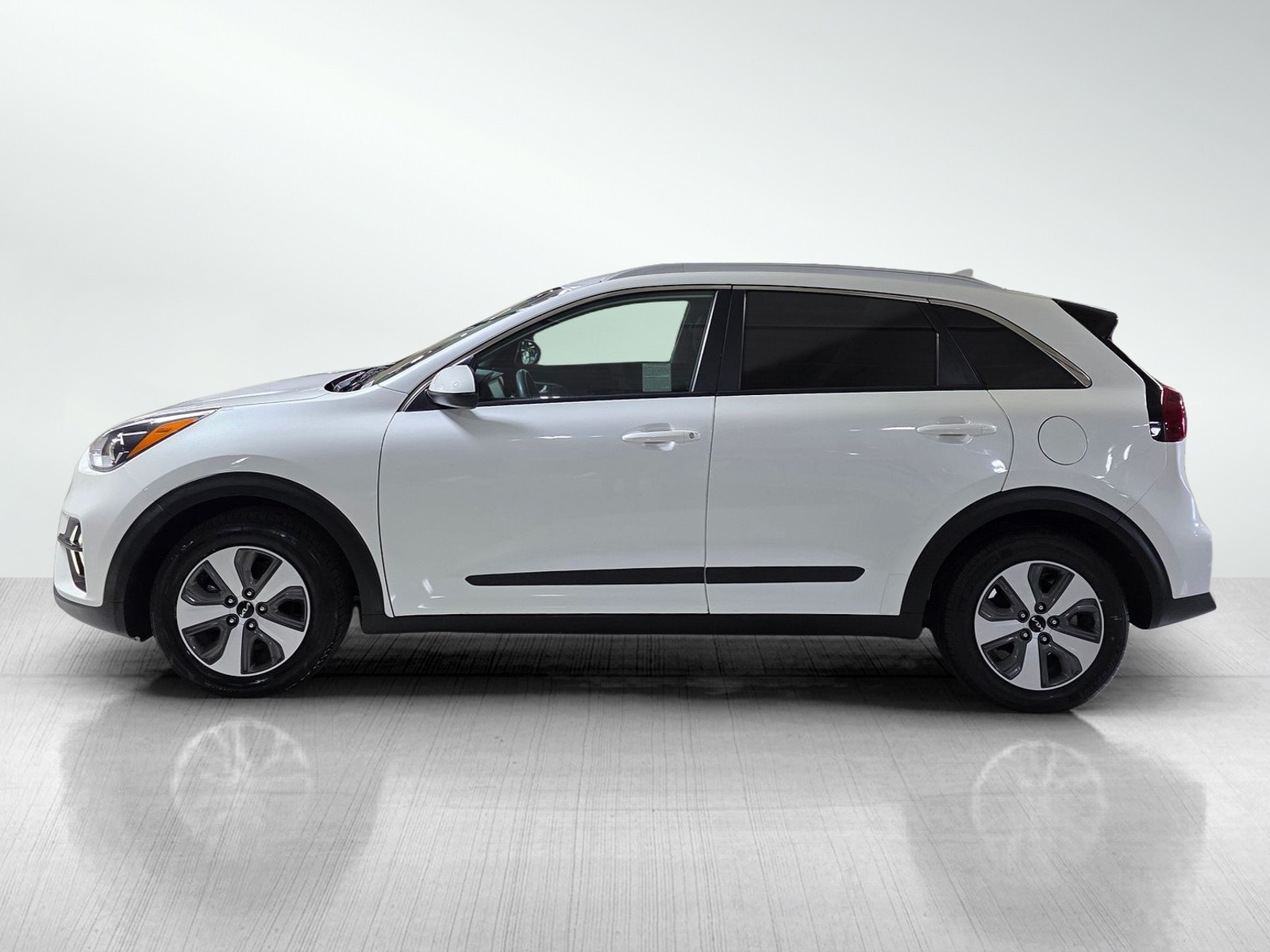 2022 Kia Niro LX photo 3