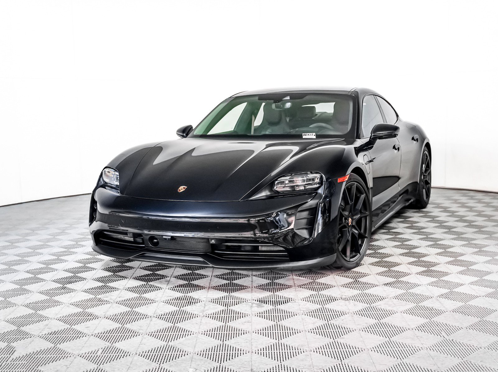 2024 Porsche Taycan GTS's photo