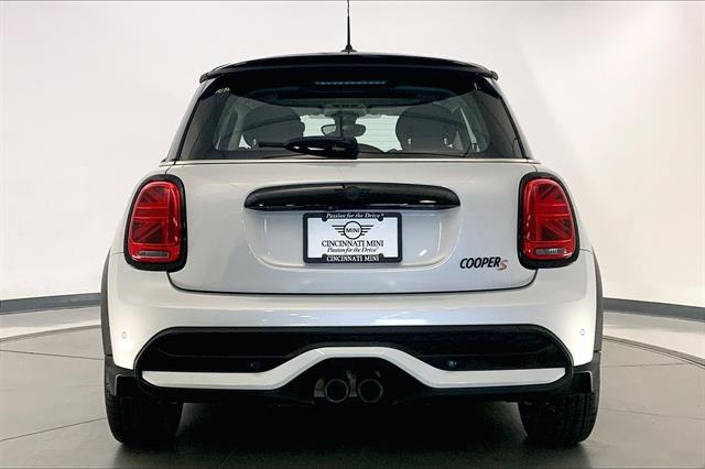 2023 Mini Cooper S Hardtop 2 Door photo 3