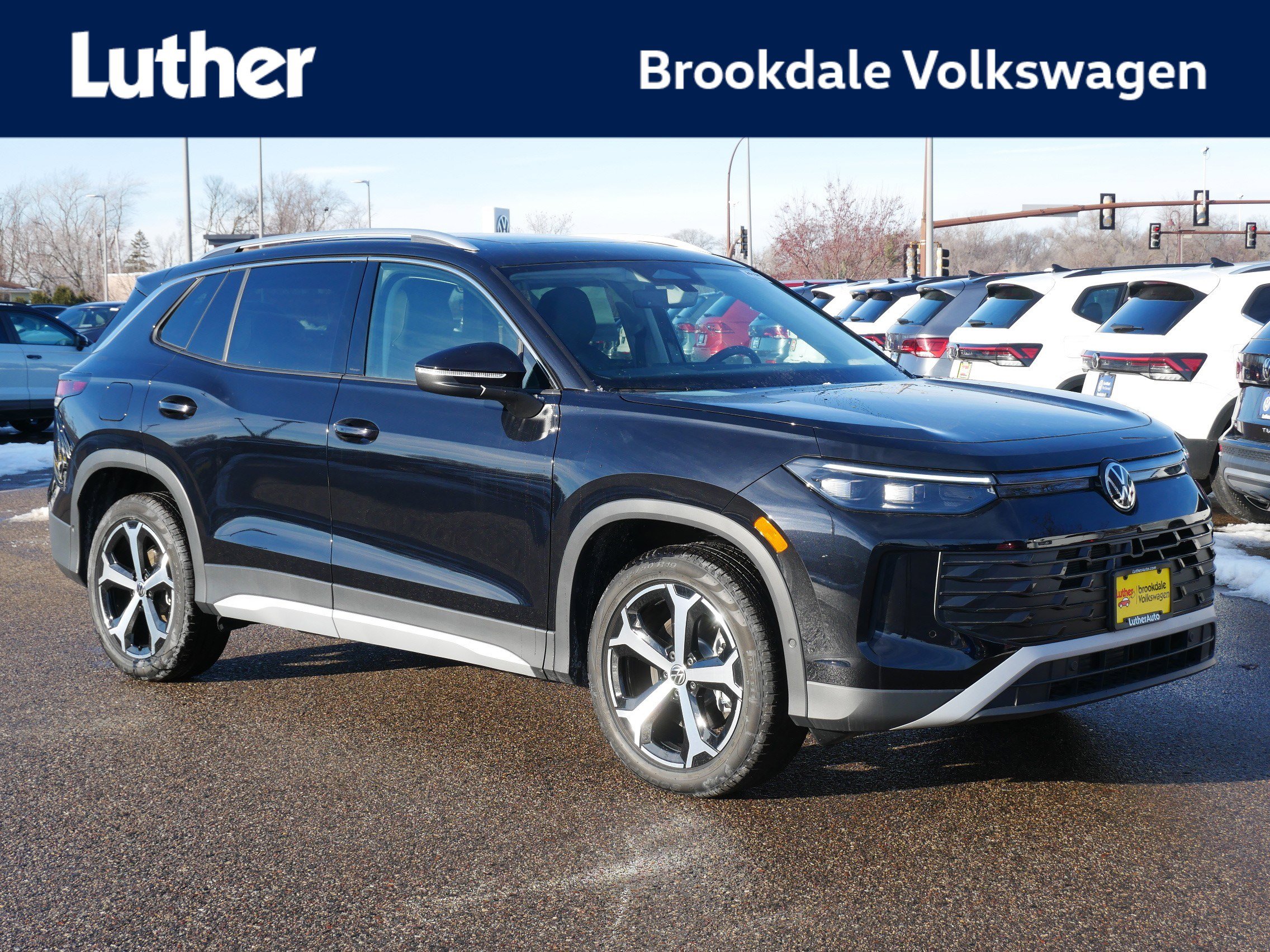 2026 Volkswagen Tiguan SE's photo