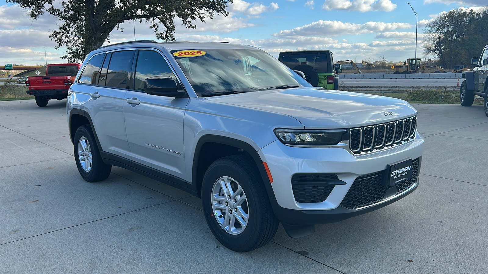 2025 Jeep Grand Cherokee Laredo's photo
