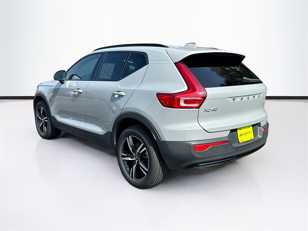 2024 Volvo XC40 Core photo 7