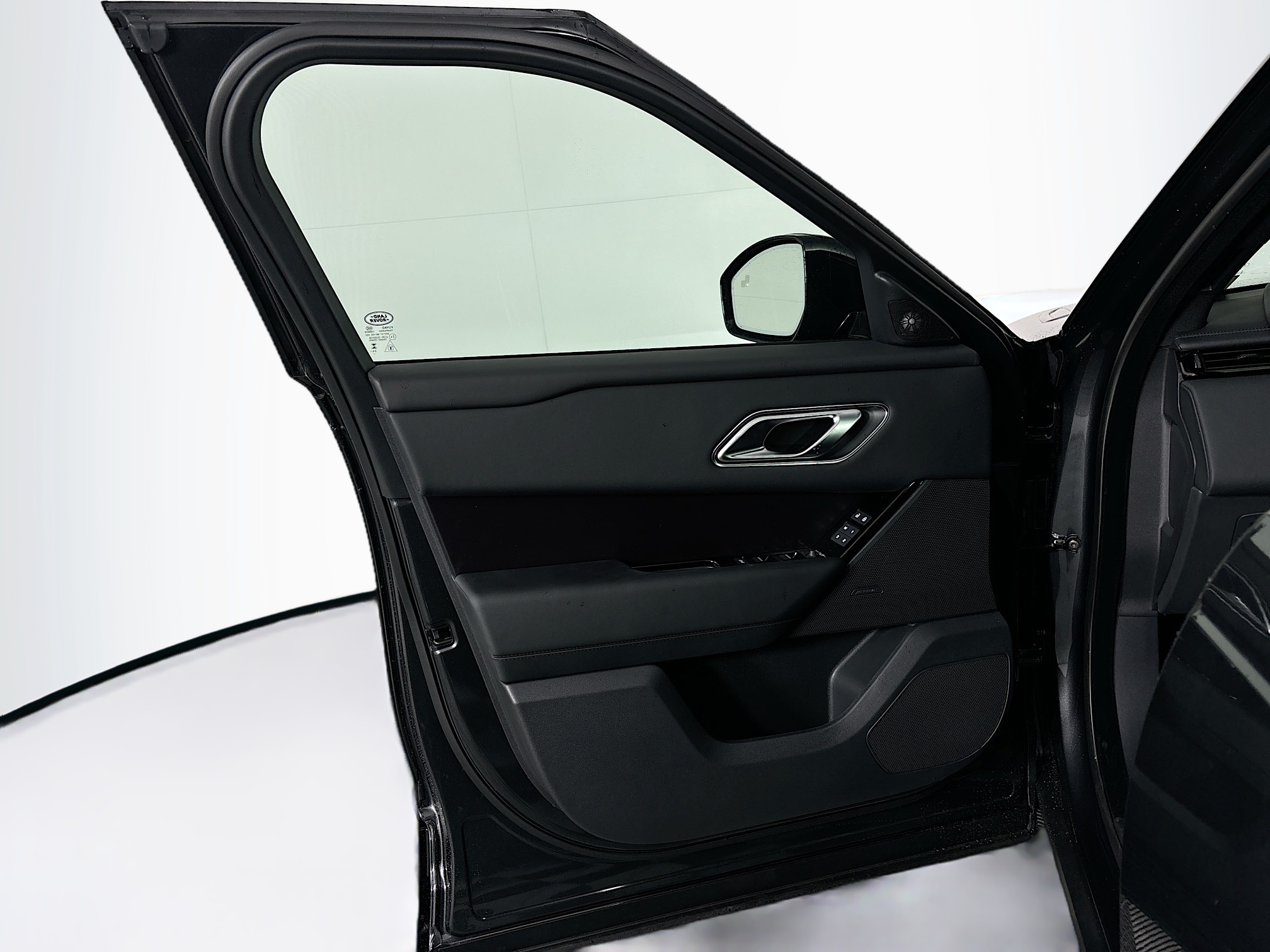 2026 Land Rover Range Rover Velar SE photo 8