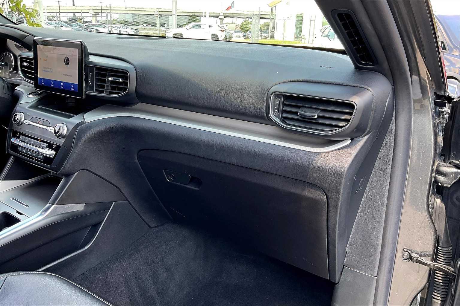 2020 Ford Explorer XLT photo 16