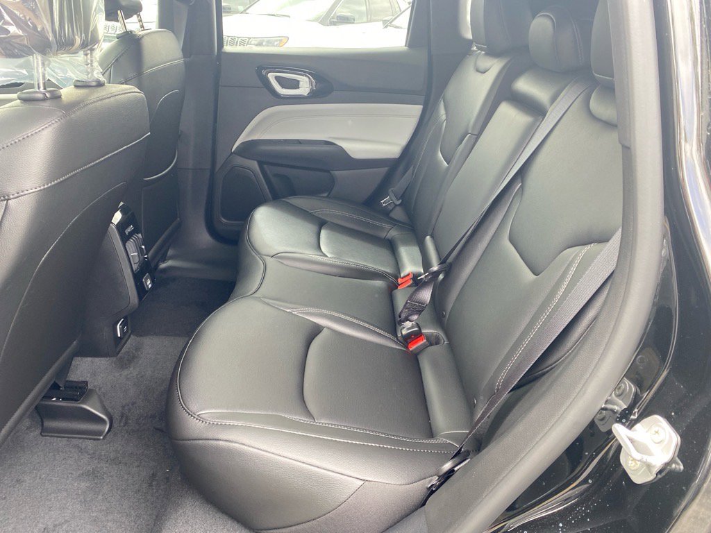 2025 Jeep Compass Limited photo 13