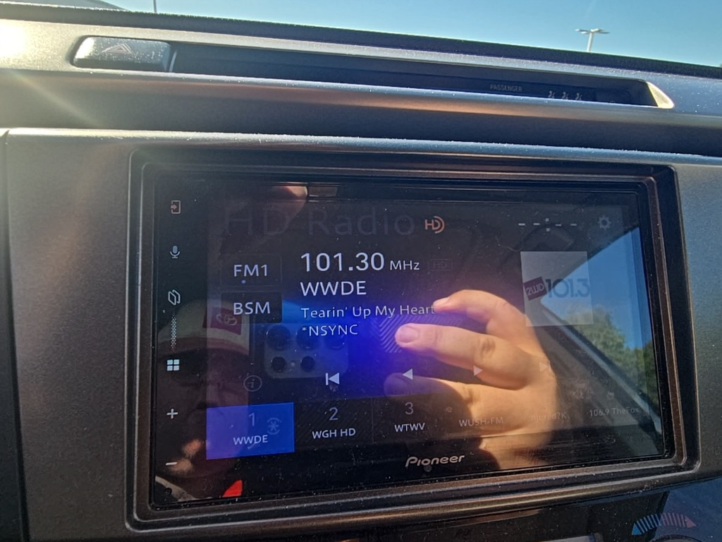 2017 Toyota RAV4 XLE photo 15