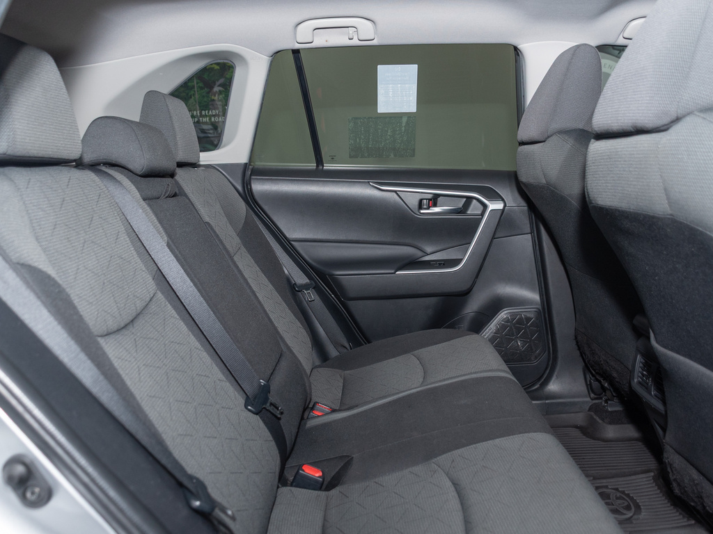 2022 Toyota RAV4 XLE photo 17