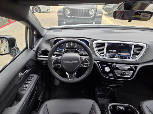 2026 Chrysler Voyager LX photo 28