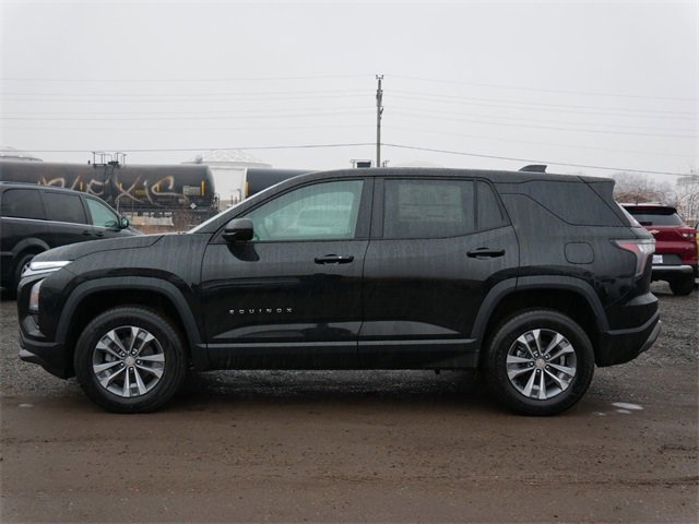 2025 Chevrolet Equinox LT photo 2