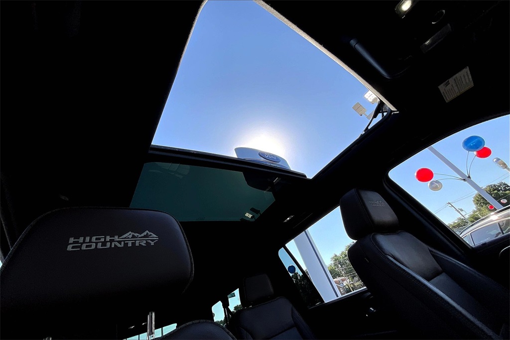 2022 CHEVROLET SUBURBAN - Image 20