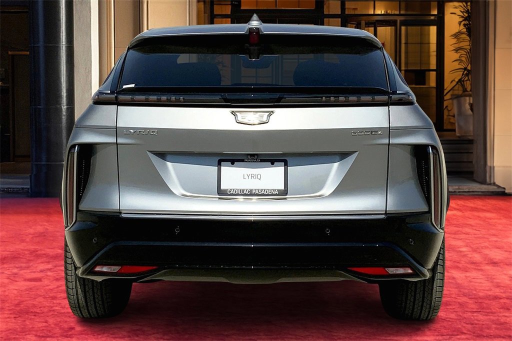 2025 Cadillac Lyriq Luxury photo 5