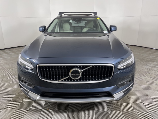 2025 Volvo V90 Cross Country B6 AWD Plus photo 3