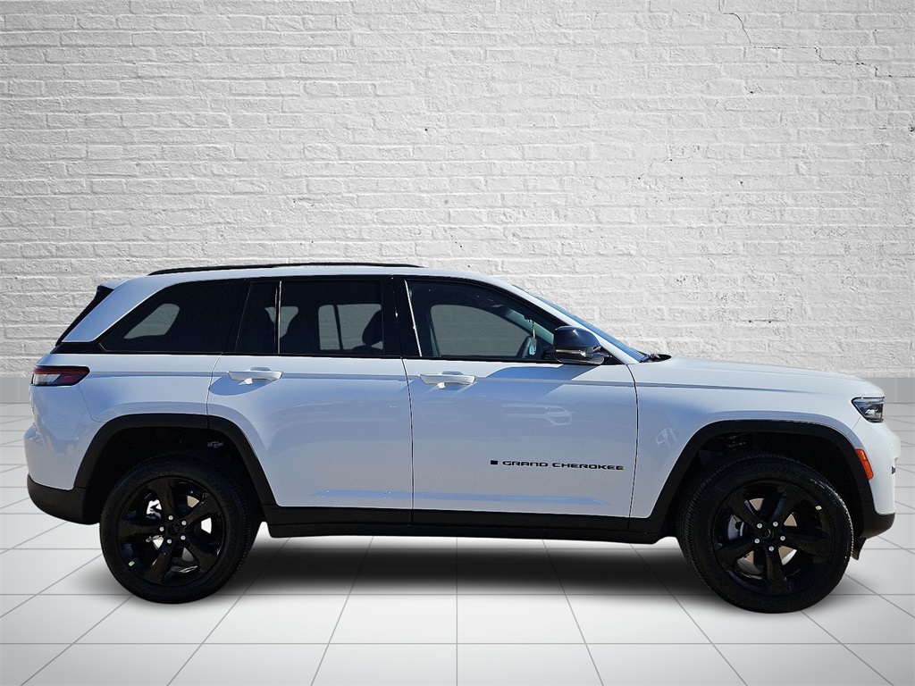 2025 Jeep Grand Cherokee Altitude photo 4