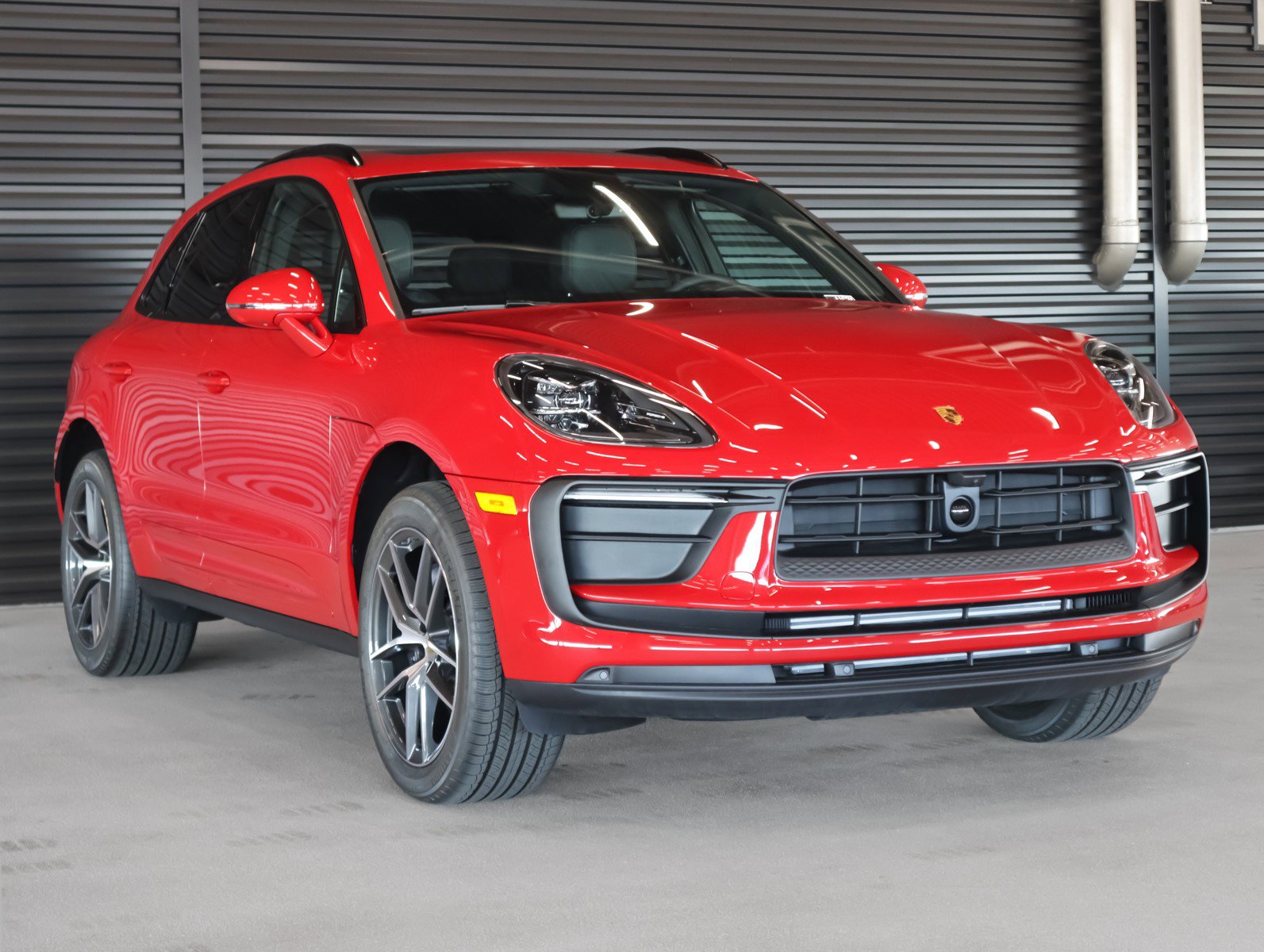 2025 Porsche Macan T photo 7